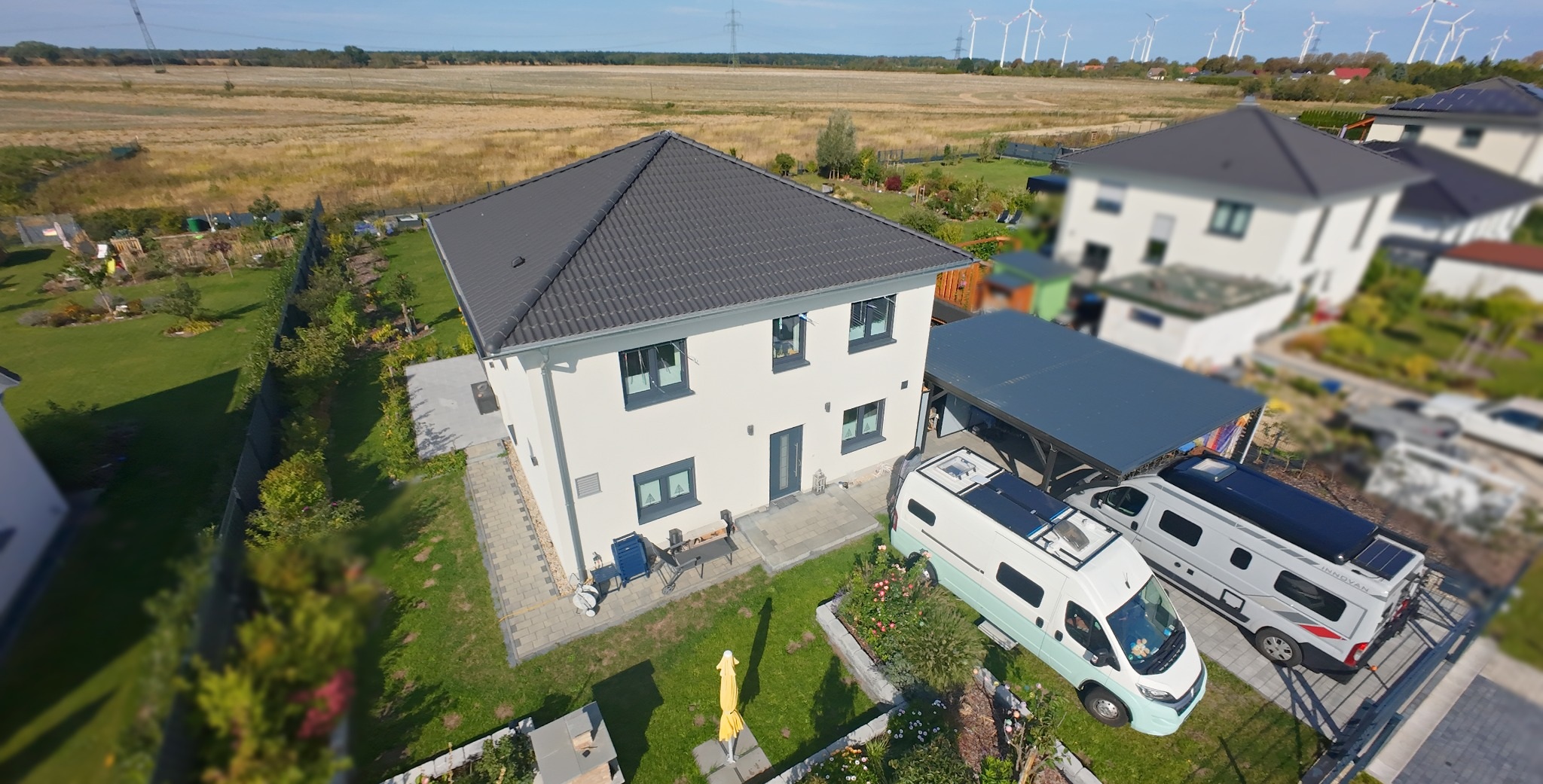 Haus mit überdachter Terrasse